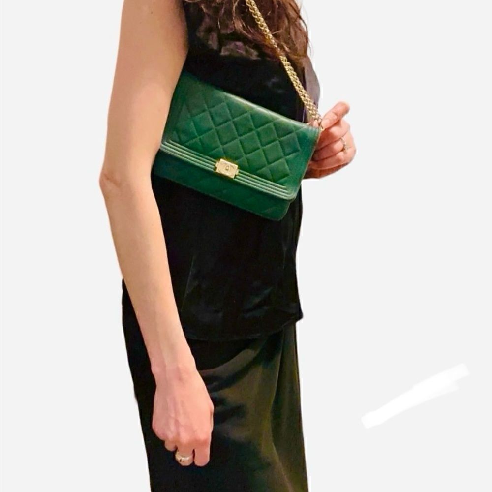 Chanel green boy gold logo mini bag with gold strap - Picture 3 of 15